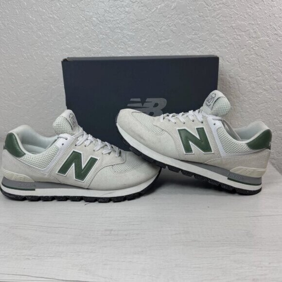 New Balance 574 Mens Sneakers Size 9 White & Green Suede/Mesh Athletic Shoes - Picture 2 of 5
